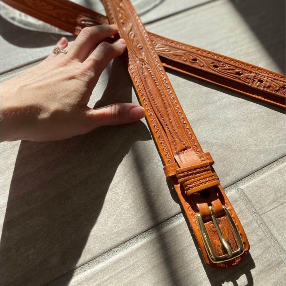 ✨🎉HP🎉✨Vintage 1970s Leather Belt - Picture 2 of 4